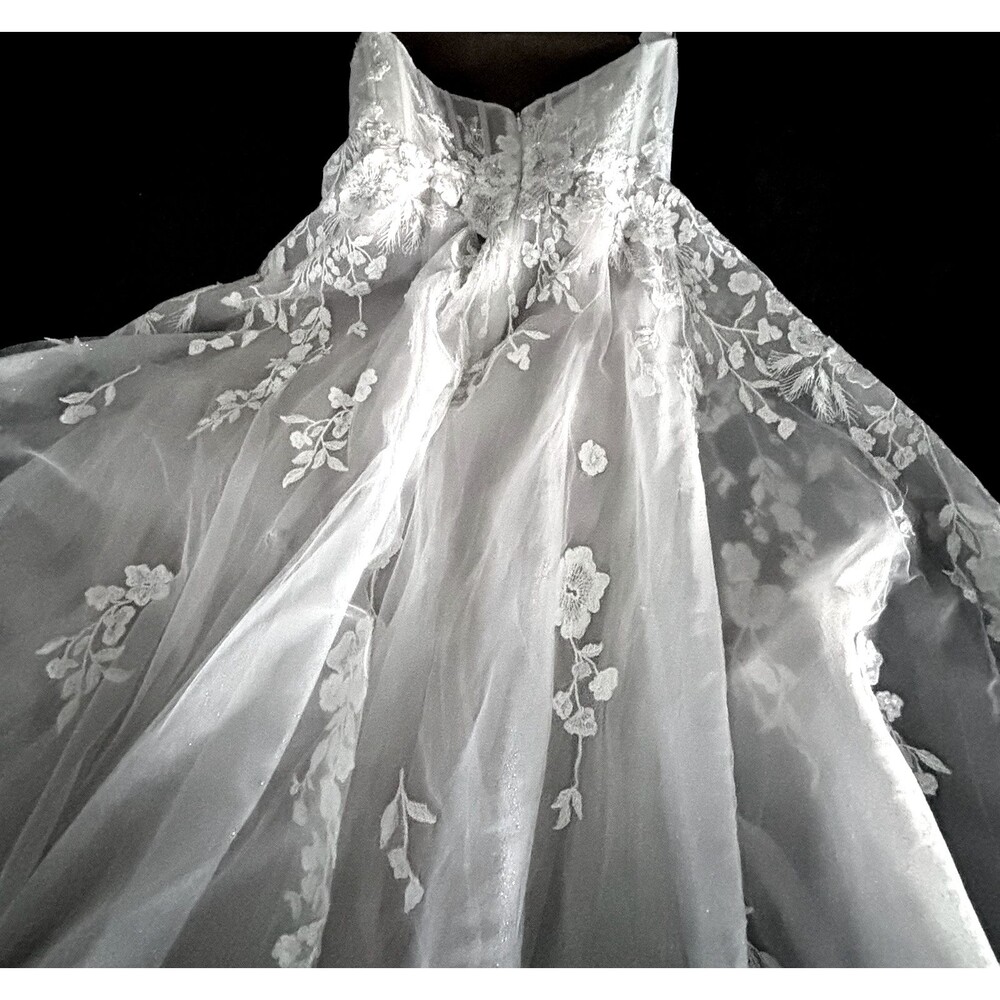 David's Bridal Women's Galina Signature Wedding Dress Size 14 Embroidered - Picture 4 of 8